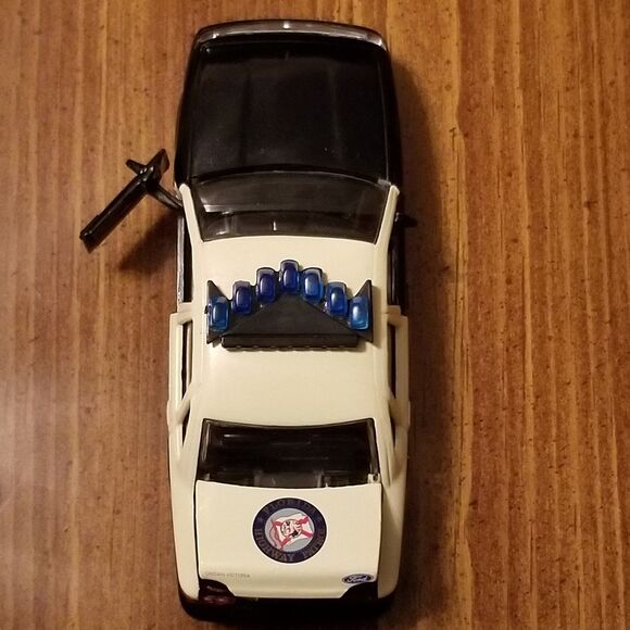 Florida Highway Patrol Road Champs die cast police car 1:43 scale - Picture 6 of 10